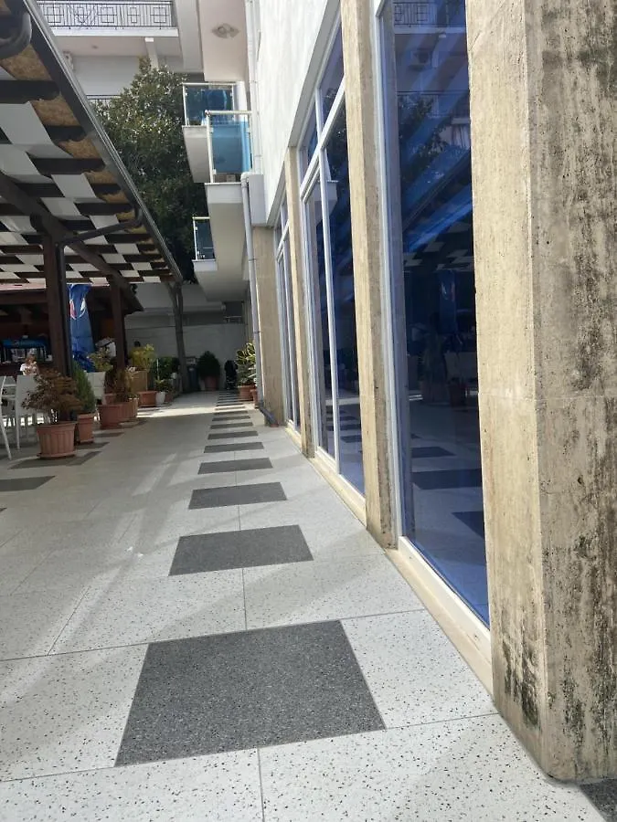 Center Park Hotel Velipoje