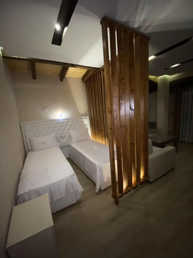 Center Park Hotel Velipoje Albania