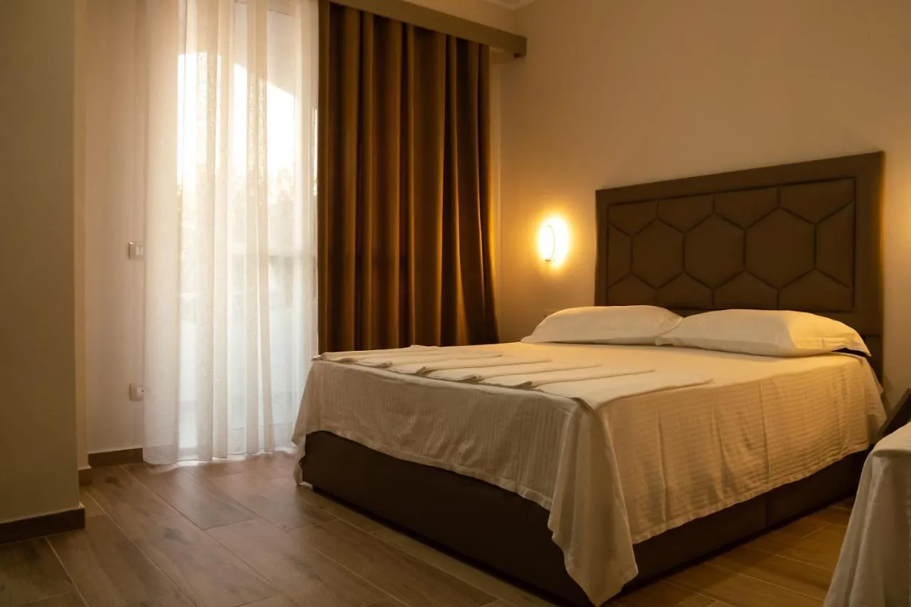 Center Park Hotel Velipoje