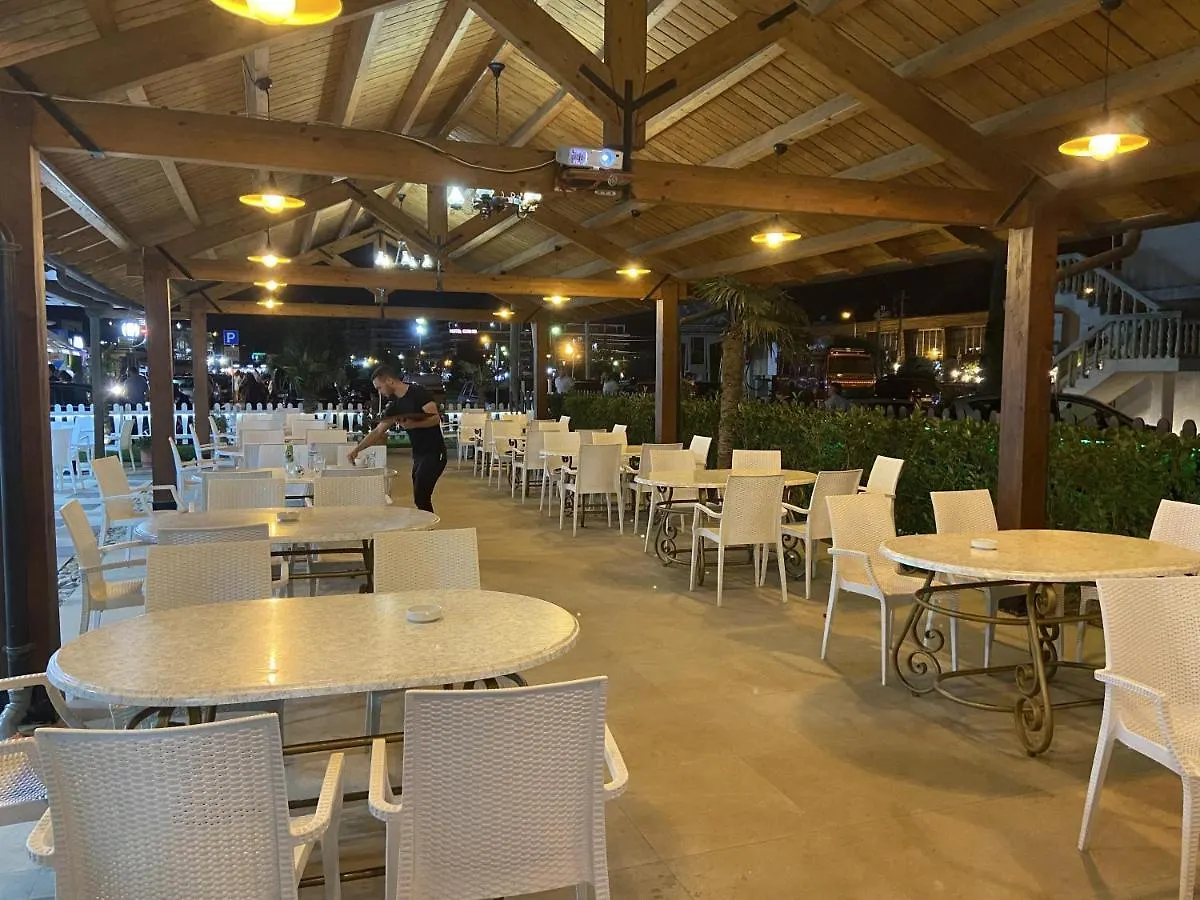 Hotel Center Park à Velipojë