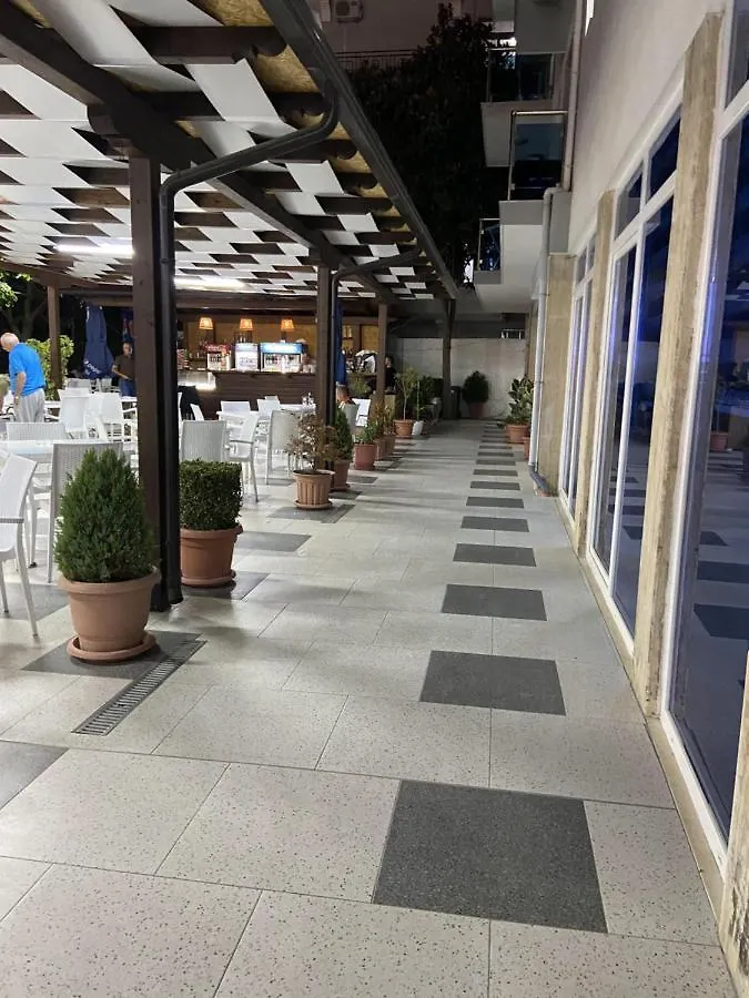 Hotel Center Park à Velipojë