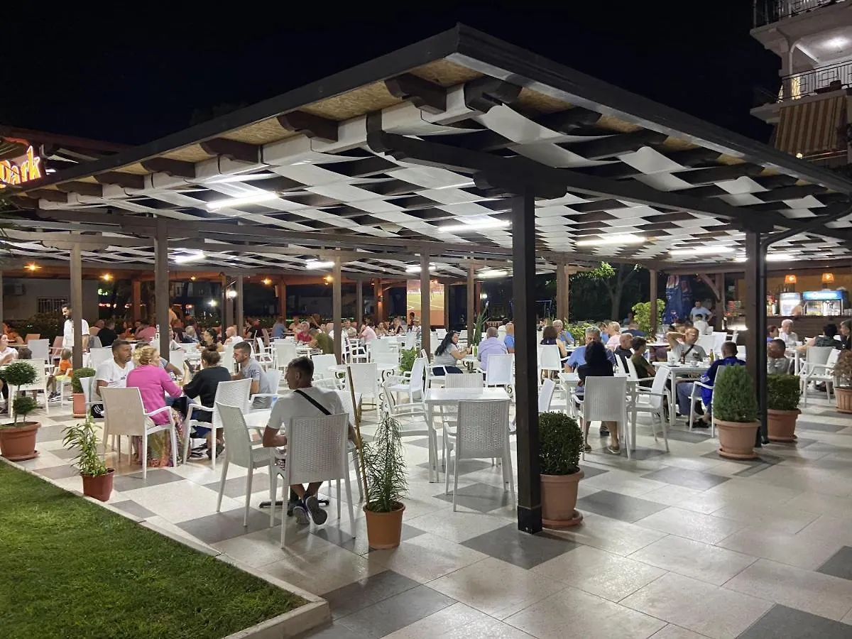 Hotel Center Park à Velipojë